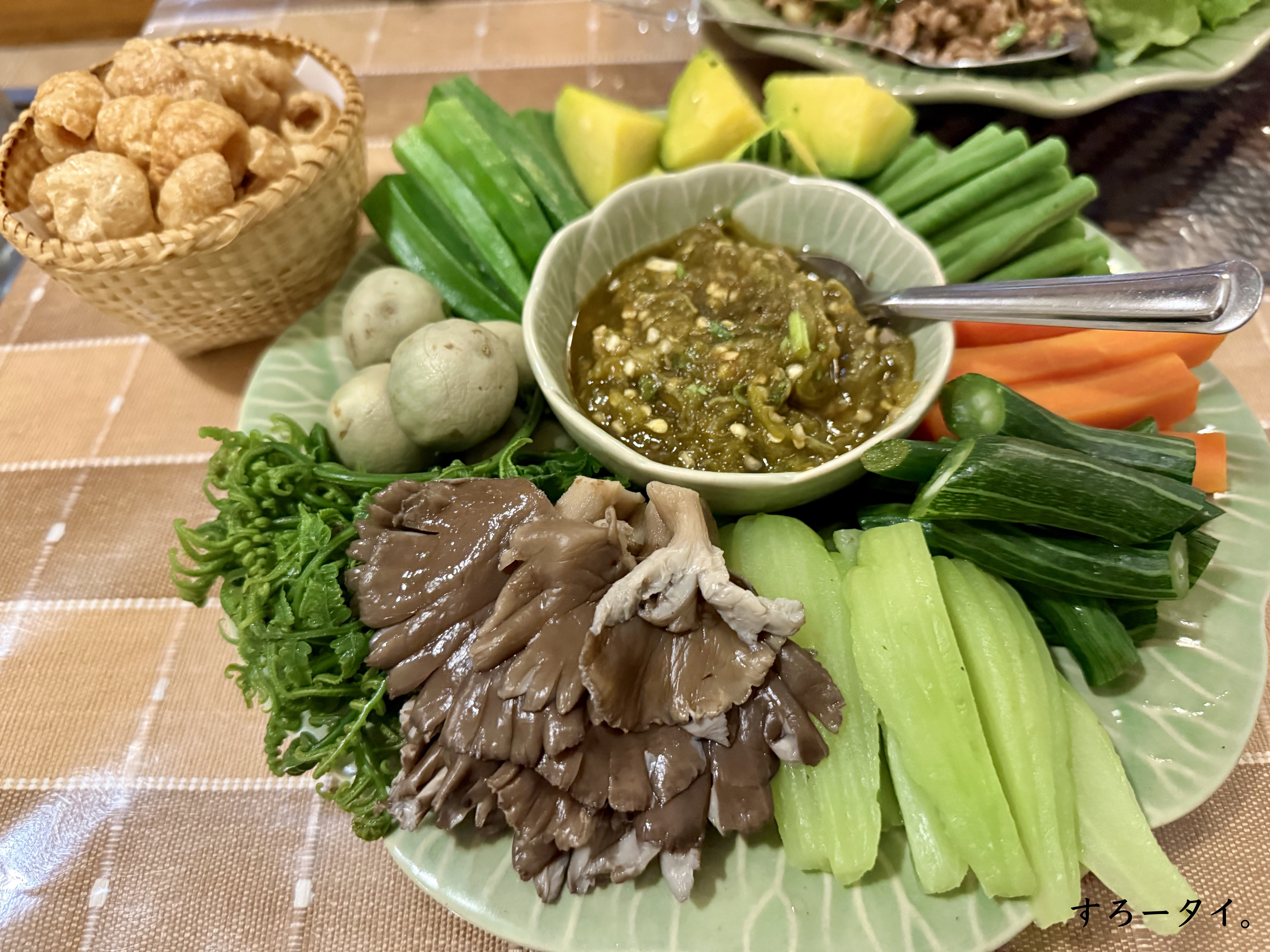 クルアマイムアン(ครัวไม้เมือง)
